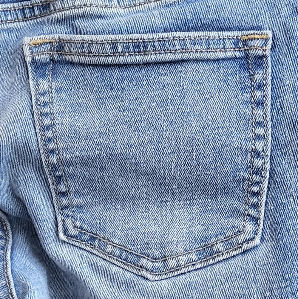Old Navy Girls Karate Slim Built in Tough Distressed Jeans  Stretch Size 8 Plus‎